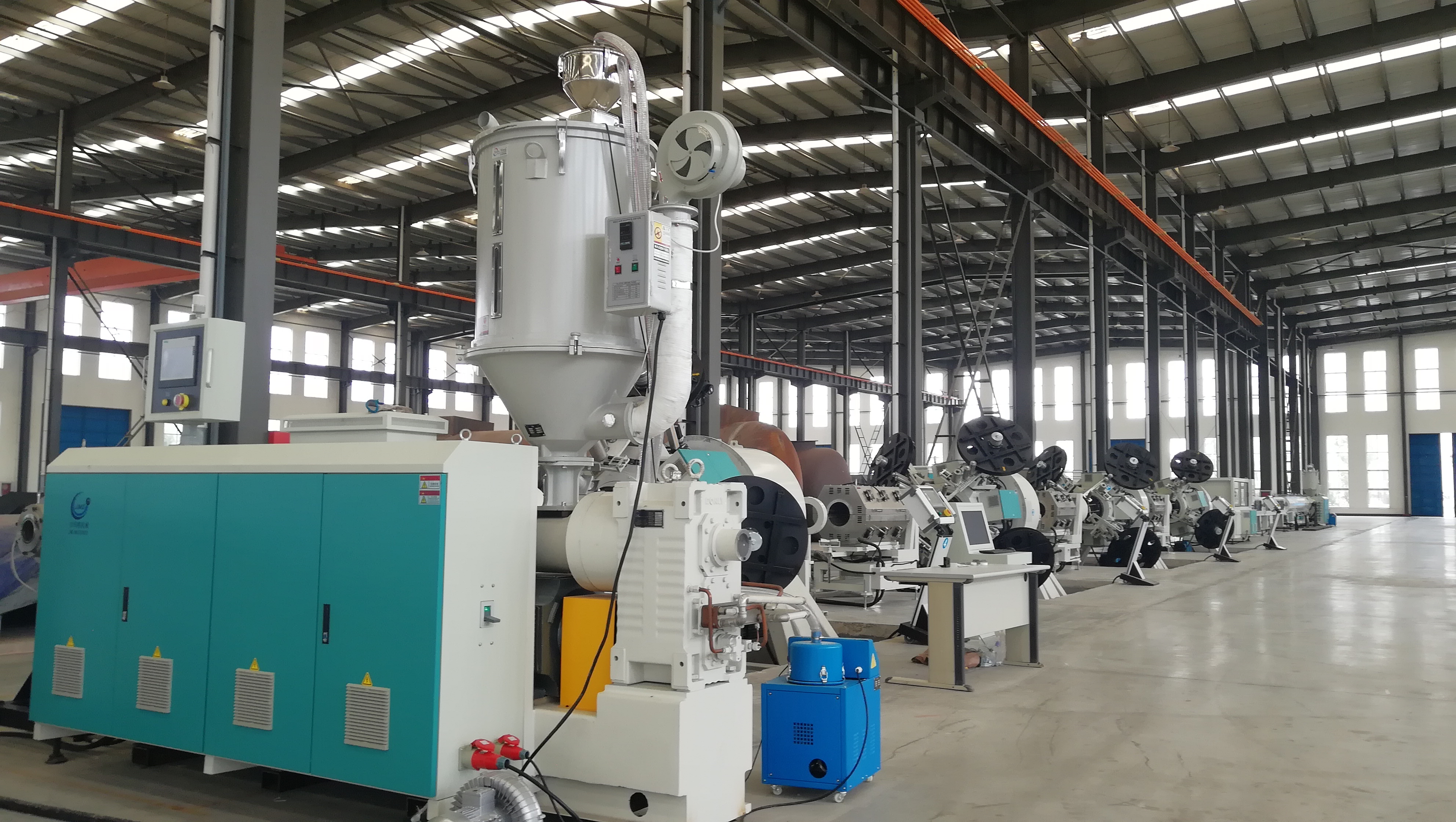 高效挤出机生产线实拍｜HDPE/PP/PVC管材高速挤出，产能高达1200kg/h